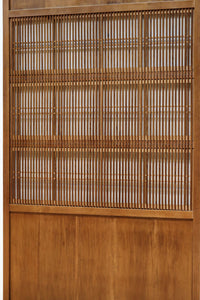 幅922ミリ　繊細な格子が見事な上品な佇まいの透かし板戸　F8502　在庫2枚