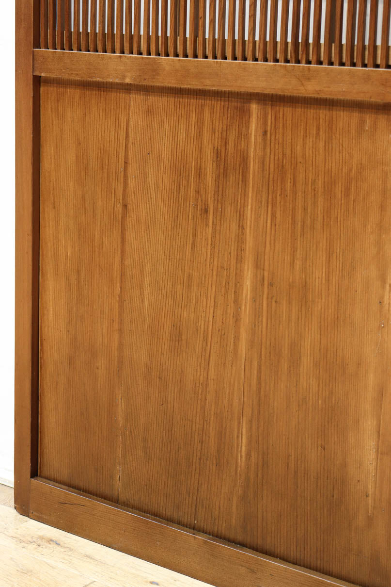 幅922ミリ　繊細な格子が見事な上品な佇まいの透かし板戸　F8502　在庫2枚