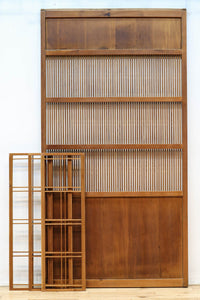 幅922ミリ　繊細な格子が見事な上品な佇まいの透かし板戸　F8502　在庫2枚