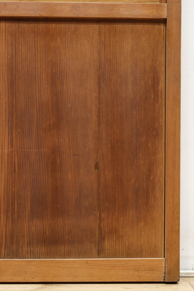 幅922ミリ　繊細な格子が見事な上品な佇まいの透かし板戸　F8502　在庫2枚