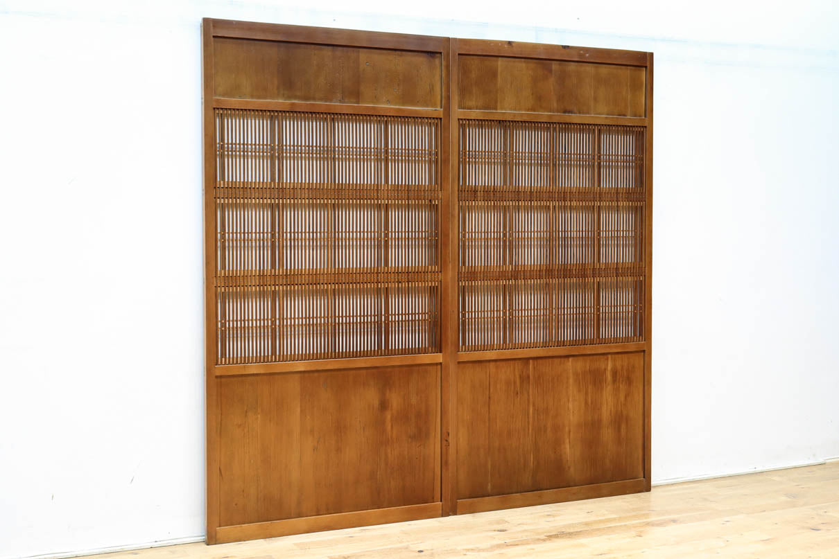 幅922ミリ　繊細な格子が見事な上品な佇まいの透かし板戸　F8502　在庫2枚