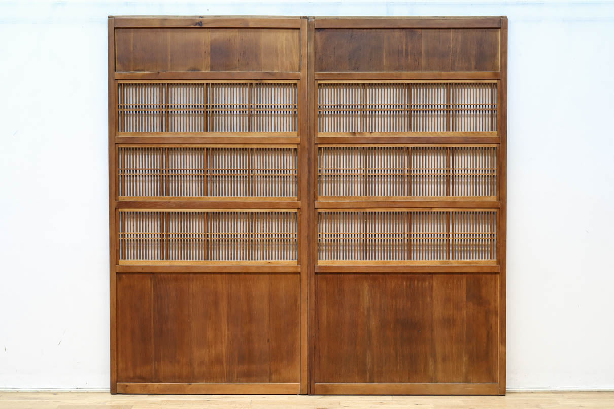 幅922ミリ　繊細な格子が見事な上品な佇まいの透かし板戸　F8502　在庫2枚