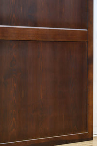 幅911ミリ　ゆったりと流れる杢目で上品な眺めの板戸　F8509　在庫2枚