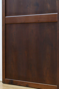 幅911ミリ　ゆったりと流れる杢目で上品な眺めの板戸　F8509　在庫2枚