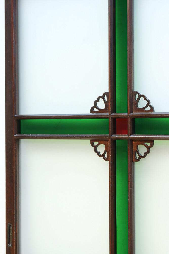 幅817ミリ　グリーンカラーの大きな十字枠が目を引くガラス戸　F8523　在庫1枚