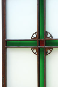 幅817ミリ　グリーンカラーの大きな十字枠が目を引くガラス戸　F8523　在庫1枚