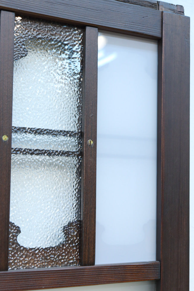 幅817ミリ　グリーンカラーの大きな十字枠が目を引くガラス戸　F8523　在庫1枚