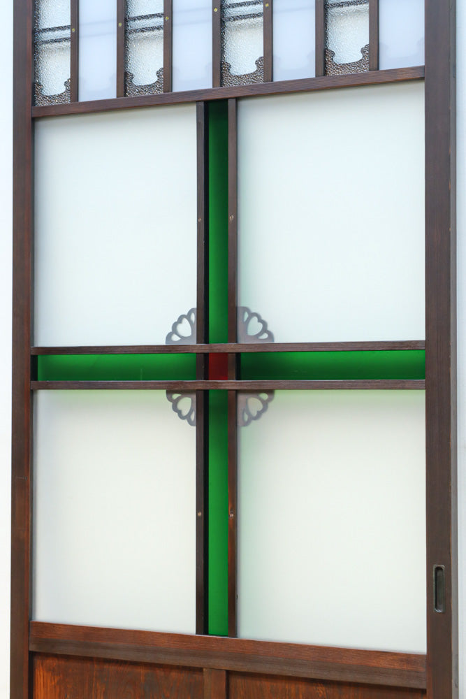 幅817ミリ　グリーンカラーの大きな十字枠が目を引くガラス戸　F8523　在庫1枚