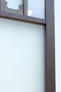 幅817ミリ　グリーンカラーの大きな十字枠が目を引くガラス戸　F8523　在庫1枚