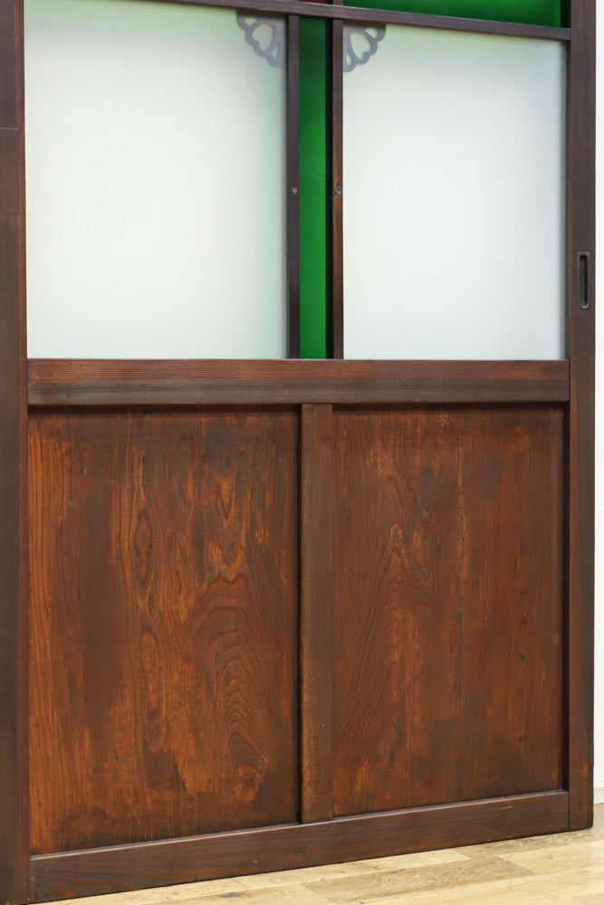 幅817ミリ　グリーンカラーの大きな十字枠が目を引くガラス戸　F8523　在庫1枚