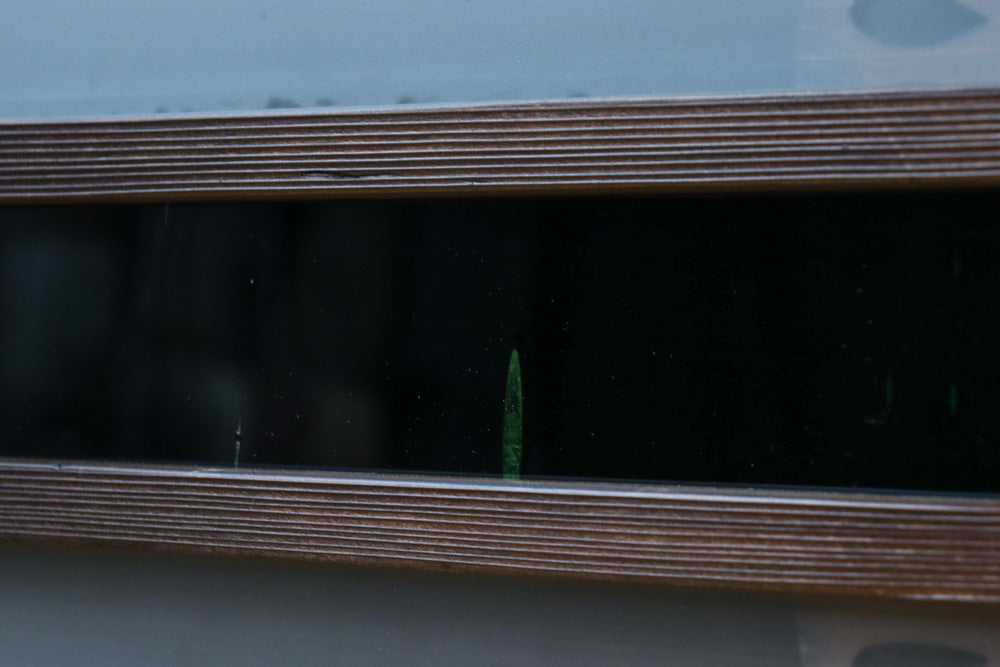 幅817ミリ　グリーンカラーの大きな十字枠が目を引くガラス戸　F8523　在庫1枚