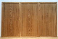 幅930ミリ　美しい杢目が貫禄を見せる稀少一枚板の杉板戸　F8530　在庫3枚