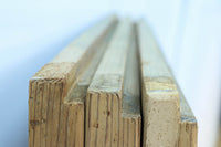 幅930ミリ　美しい杢目が貫禄を見せる稀少一枚板の杉板戸　F8530　在庫3枚