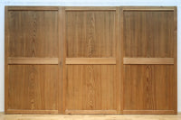 幅930ミリ　美しい杢目が貫禄を見せる稀少一枚板の杉板戸　F8530　在庫3枚