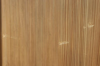 幅930ミリ　美しい杢目が貫禄を見せる稀少一枚板の杉板戸　F8530　在庫3枚