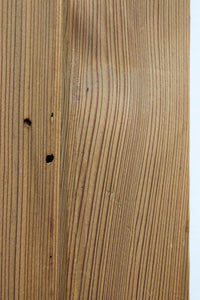 幅930ミリ　美しい杢目が貫禄を見せる稀少一枚板の杉板戸　F8530　在庫3枚