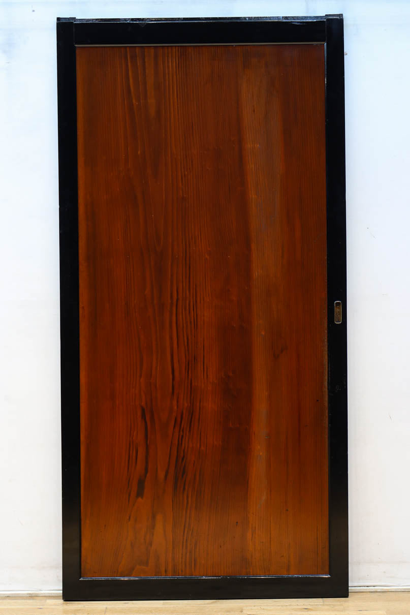 幅868ミリ　極上‼︎漆の艶が美しい上品な一枚板戸　F8532　在庫2枚