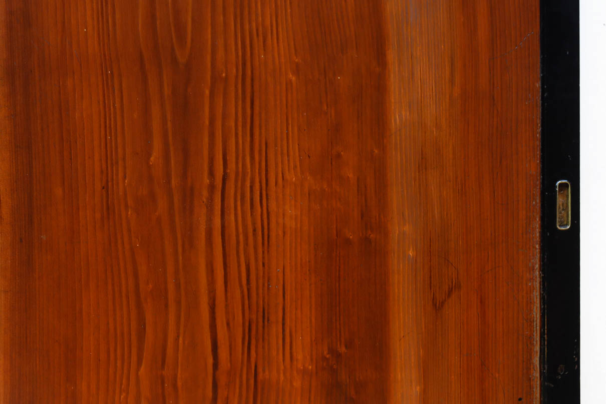 幅868ミリ　極上‼︎漆の艶が美しい上品な一枚板戸　F8532　在庫2枚