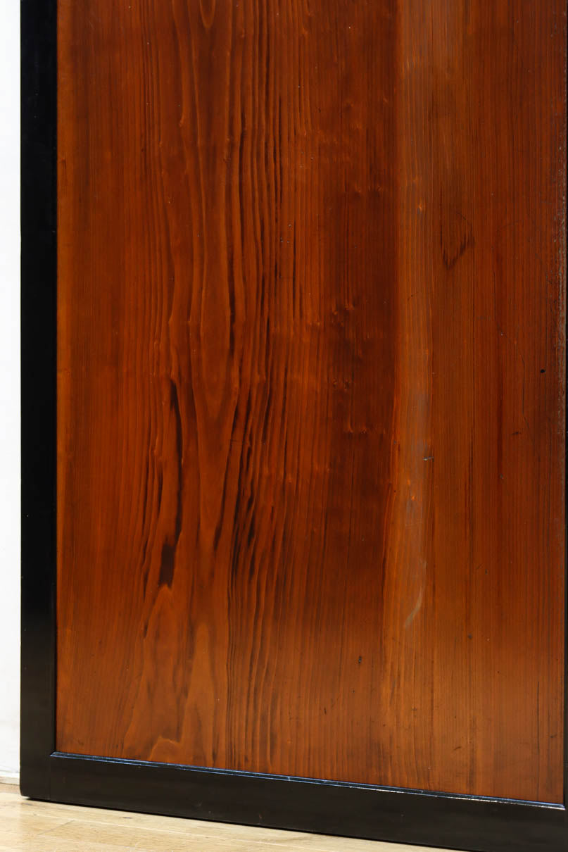 幅868ミリ　極上‼︎漆の艶が美しい上品な一枚板戸　F8532　在庫2枚