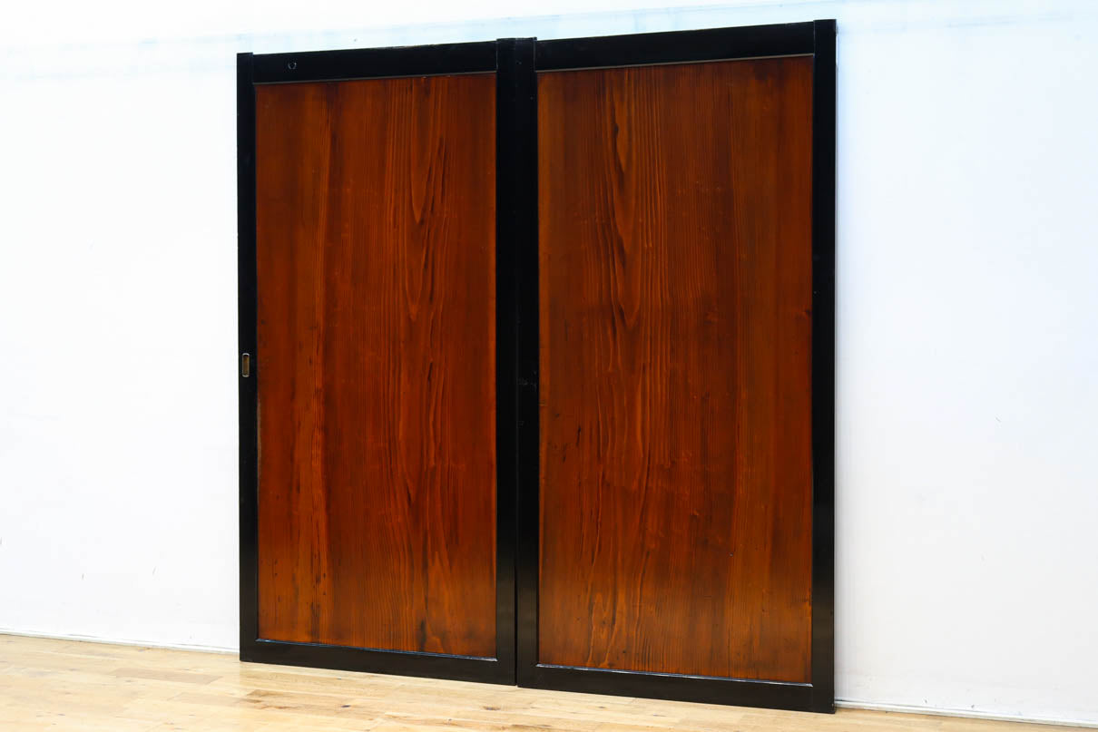 幅868ミリ　極上‼︎漆の艶が美しい上品な一枚板戸　F8532　在庫2枚