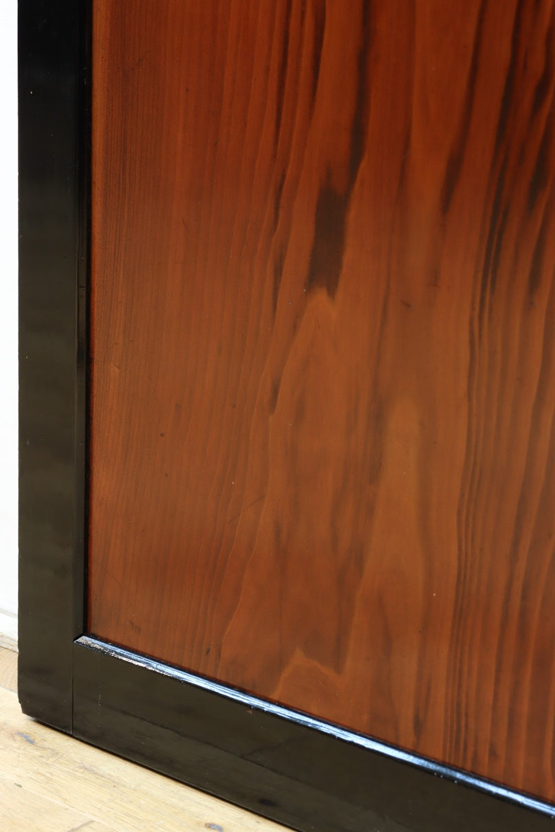 幅868ミリ　極上‼︎漆の艶が美しい上品な一枚板戸　F8532　在庫2枚