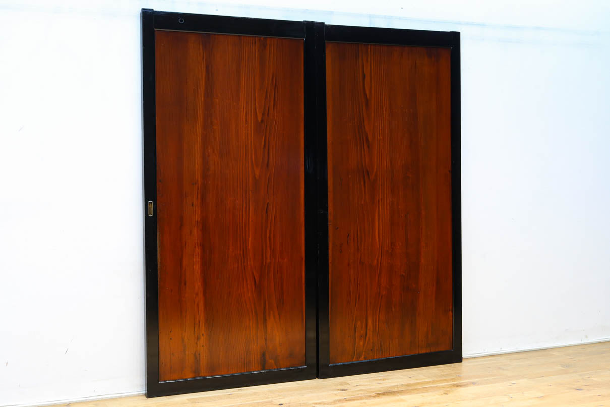 幅868ミリ　極上‼︎漆の艶が美しい上品な一枚板戸　F8532　在庫2枚