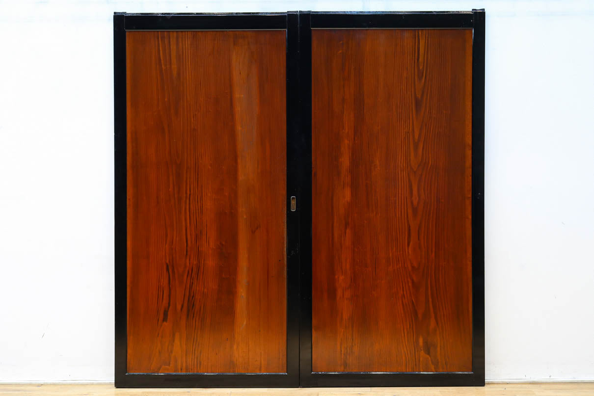 幅868ミリ　極上‼︎漆の艶が美しい上品な一枚板戸　F8532　在庫2枚