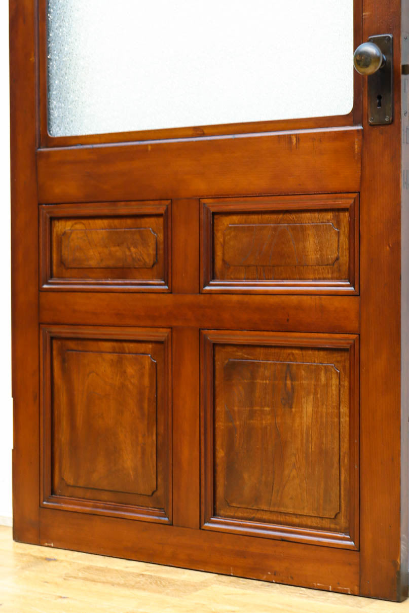 幅862ミリ　高さ1722ミリ　色艶の美しいドアノブ付きレトロガラスドア　F8534　在庫1枚