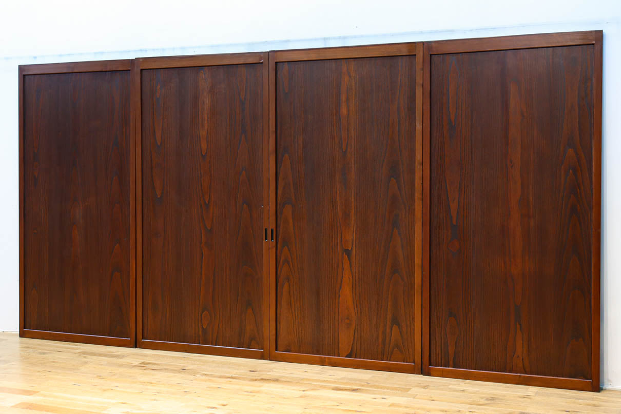 幅895ミリ　深みのある色艶の大胆な自然美を纏う板戸　F8549　在庫4枚