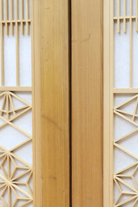 幅910ミリ　柔らかな木地色の色彩と組子が格調溢れる透かし板戸　F8550　在庫4枚一組