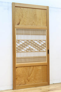 幅910ミリ　柔らかな木地色の色彩と組子が格調溢れる透かし板戸　F8550　在庫4枚一組