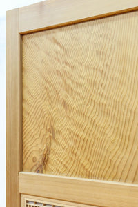 幅910ミリ　柔らかな木地色の色彩と組子が格調溢れる透かし板戸　F8550　在庫4枚一組