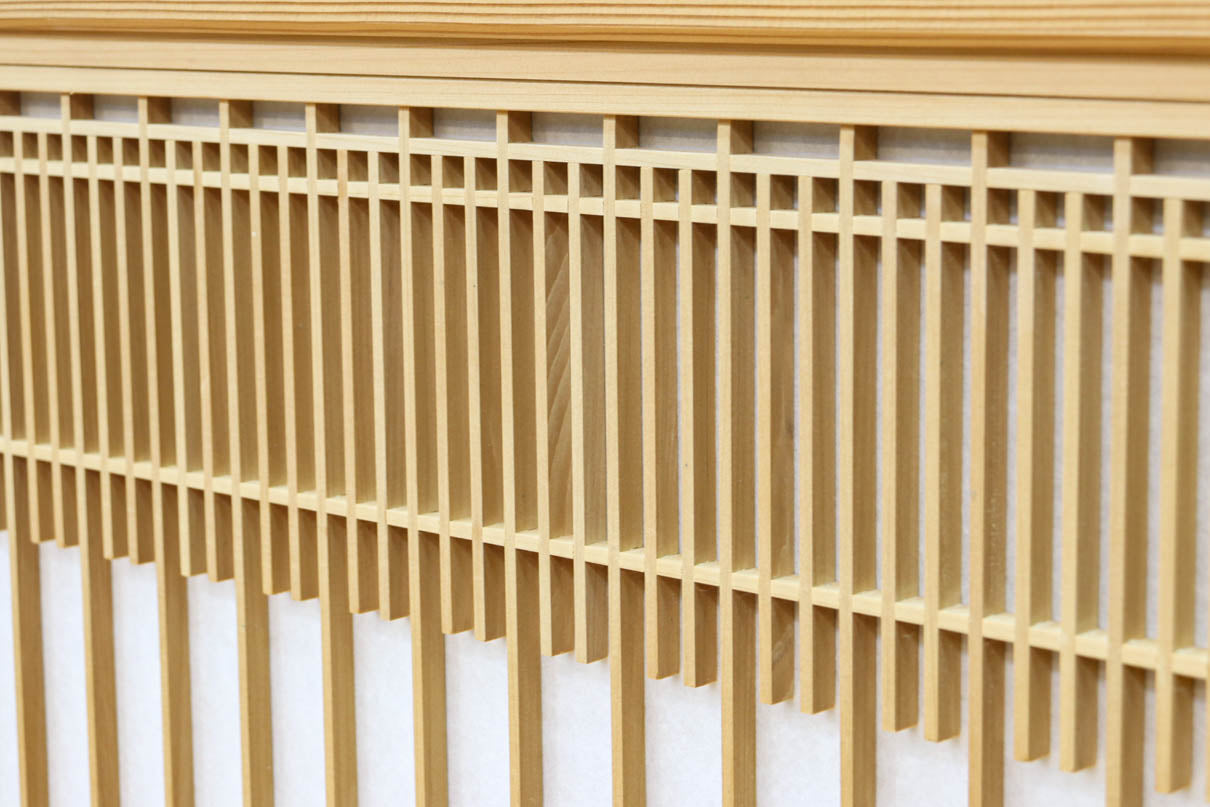 幅910ミリ　柔らかな木地色の色彩と組子が格調溢れる透かし板戸　F8550　在庫4枚一組