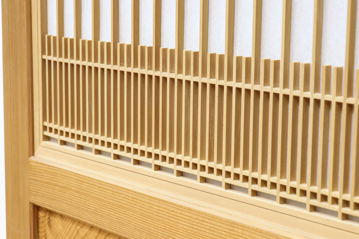 幅910ミリ　柔らかな木地色の色彩と組子が格調溢れる透かし板戸　F8550　在庫4枚一組