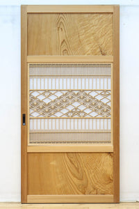 幅910ミリ　柔らかな木地色の色彩と組子が格調溢れる透かし板戸　F8550　在庫4枚一組