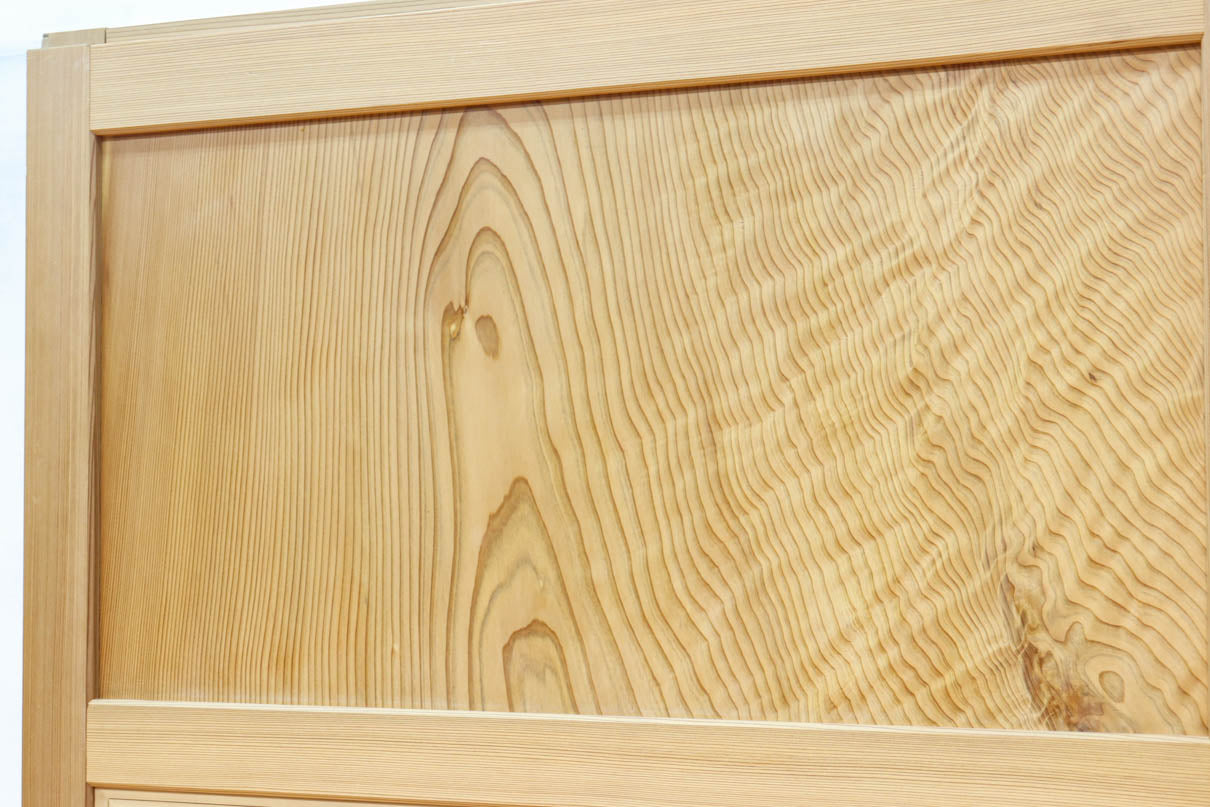 幅910ミリ　柔らかな木地色の色彩と組子が格調溢れる透かし板戸　F8550　在庫4枚一組