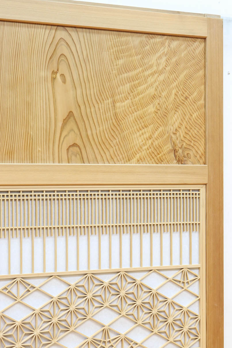 幅910ミリ　柔らかな木地色の色彩と組子が格調溢れる透かし板戸　F8550　在庫4枚一組