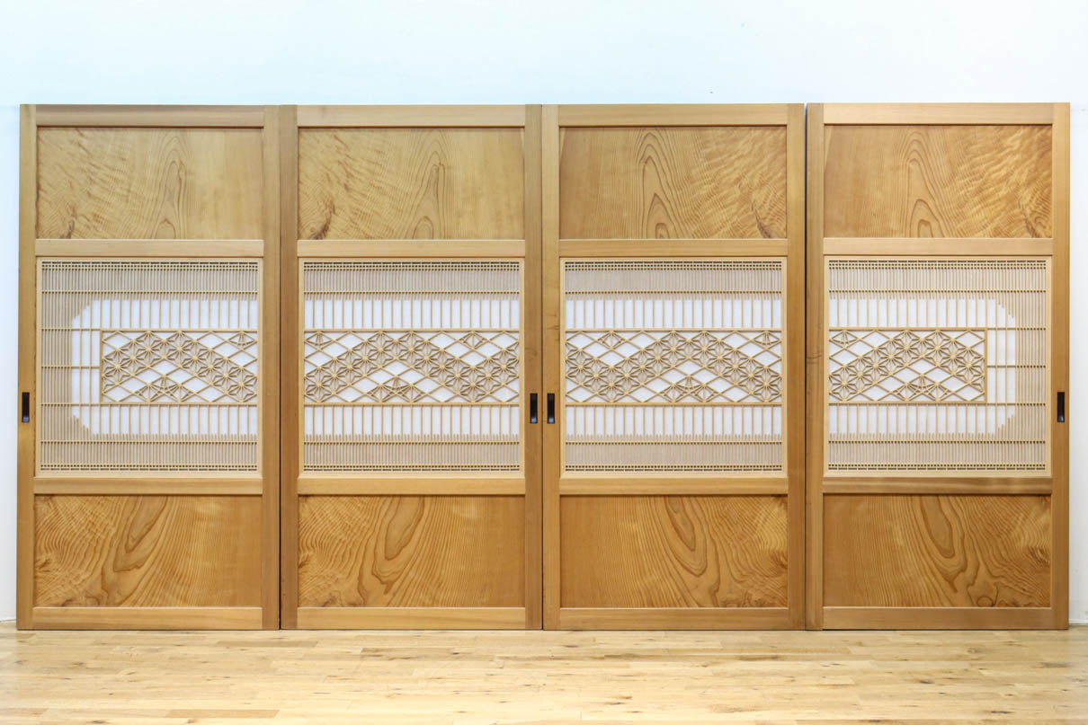 幅910ミリ　柔らかな木地色の色彩と組子が格調溢れる透かし板戸　F8550　在庫4枚一組