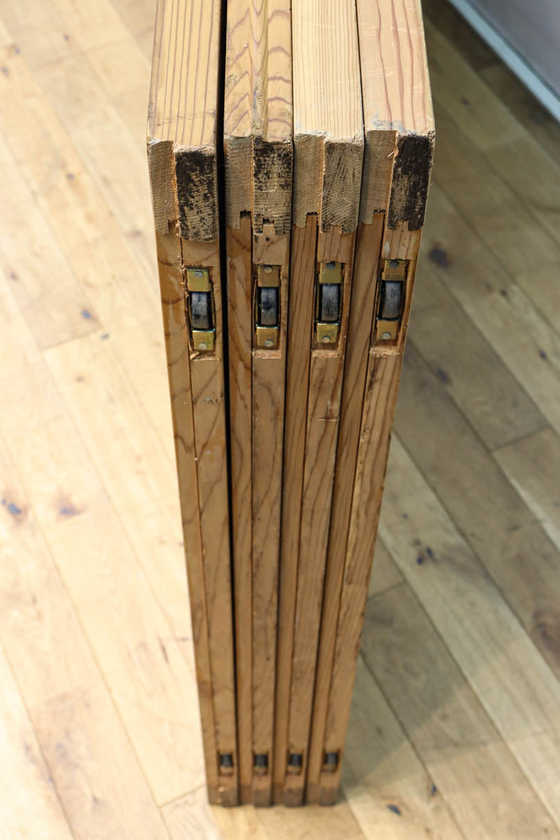 幅910ミリ　柔らかな木地色の色彩と組子が格調溢れる透かし板戸　F8550　在庫4枚一組