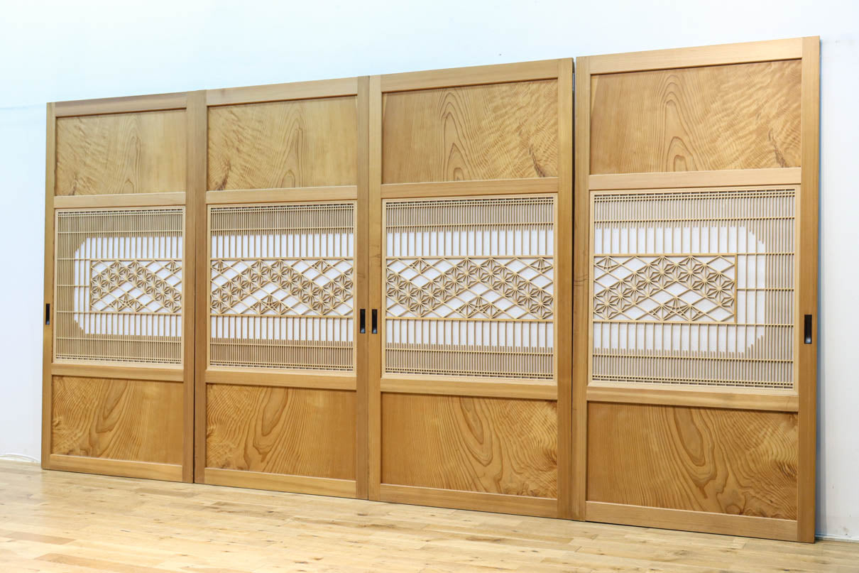 幅910ミリ　柔らかな木地色の色彩と組子が格調溢れる透かし板戸　F8550　在庫4枚一組