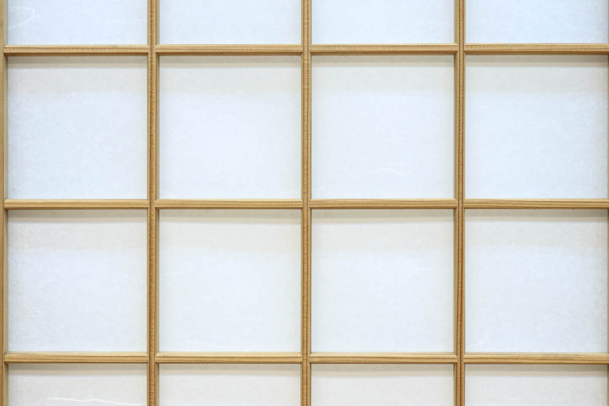 幅840ミリ　障子入りの小窓が風流な片面ワーロン入り上品な柾目板戸　F8551　在庫2枚