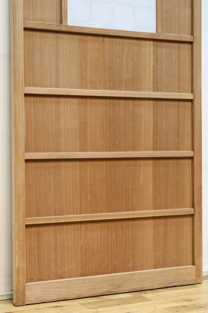 幅840ミリ　障子入りの小窓が風流な片面ワーロン入り上品な柾目板戸　F8551　在庫2枚