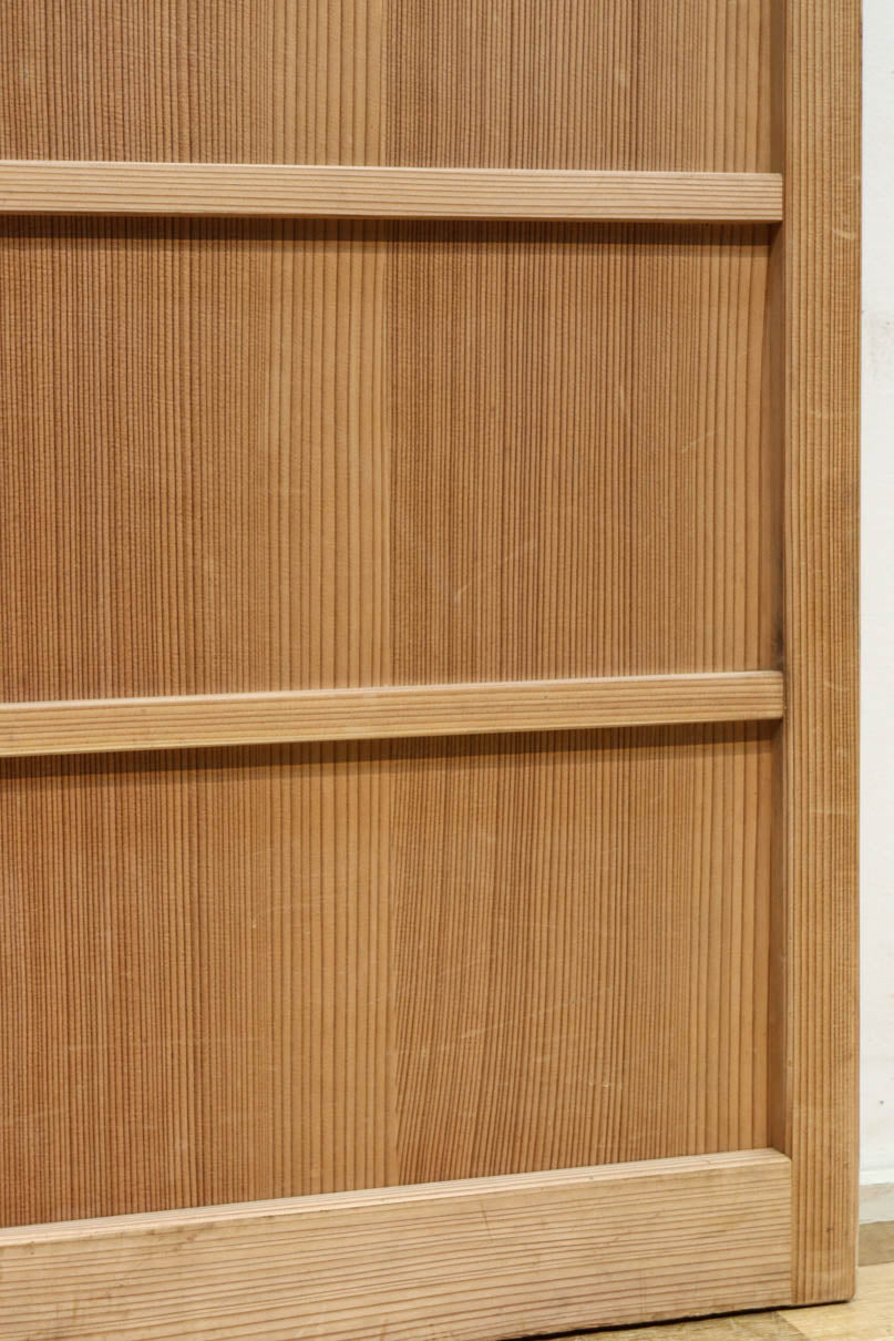 幅840ミリ　障子入りの小窓が風流な片面ワーロン入り上品な柾目板戸　F8551　在庫2枚