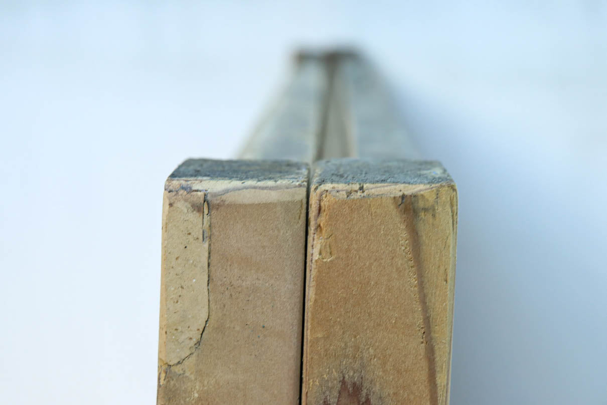 幅840ミリ　障子入りの小窓が風流な片面ワーロン入り上品な柾目板戸　F8551　在庫2枚