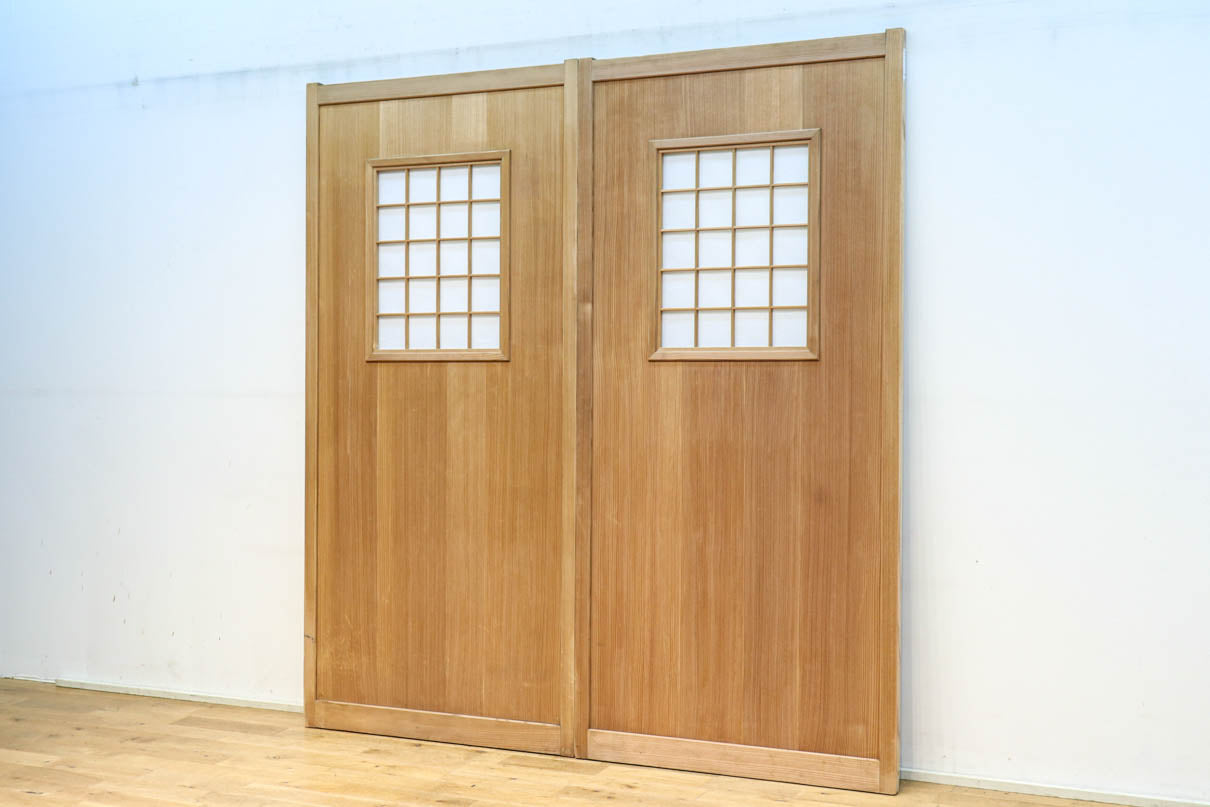 幅840ミリ　障子入りの小窓が風流な片面ワーロン入り上品な柾目板戸　F8551　在庫2枚