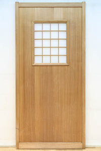 幅840ミリ　障子入りの小窓が風流な片面ワーロン入り上品な柾目板戸　F8551　在庫2枚