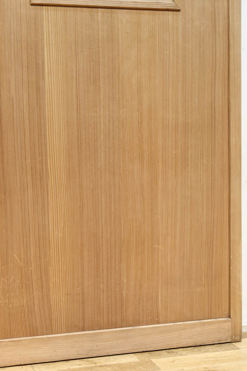 幅840ミリ　障子入りの小窓が風流な片面ワーロン入り上品な柾目板戸　F8551　在庫2枚