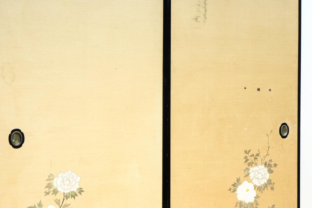 清楚な花模様を描いた丁寧な造りの襖戸　F8563　在庫2枚一組
