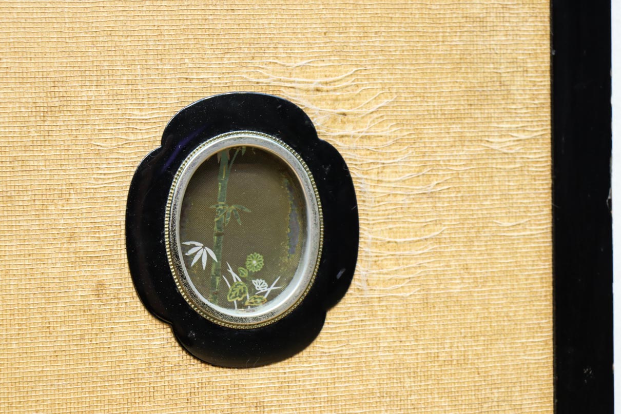 清楚な花模様を描いた丁寧な造りの襖戸　F8563　在庫2枚一組