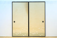 清楚な花模様を描いた丁寧な造りの襖戸　F8563　在庫2枚一組